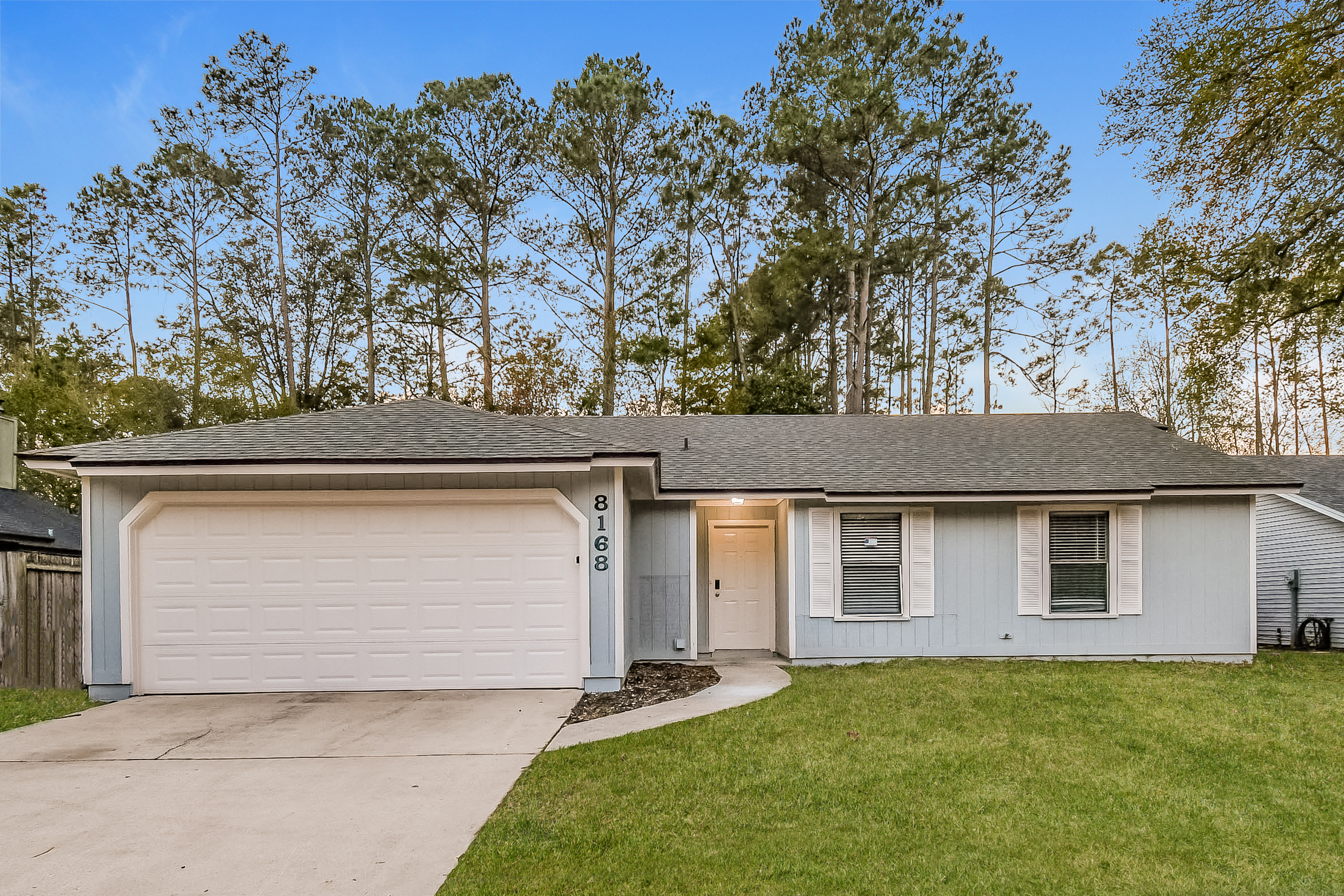 8168 Honeysuckle Ln Jacksonville, FL 32244